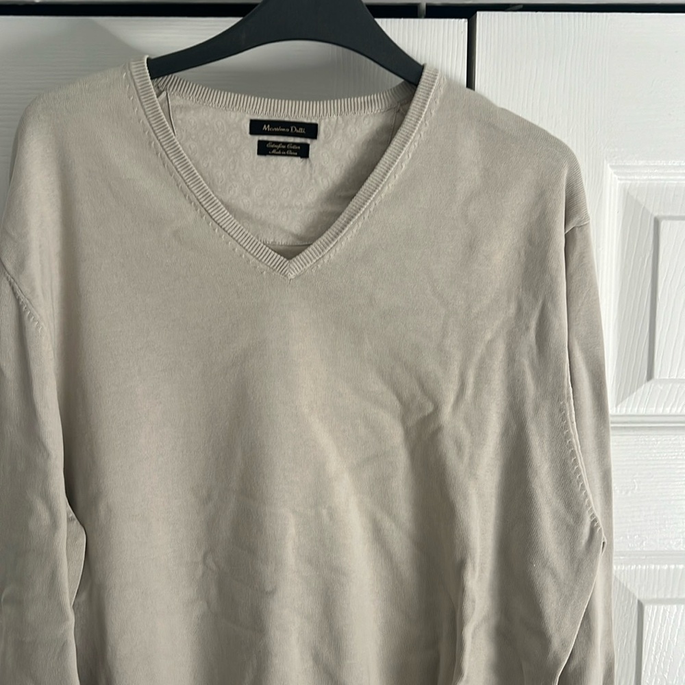 Men’s V-neck jumper hardly worn